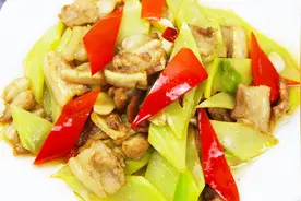 厨师长教你青笋炒肉片的家常做法，食材简单容易学，看一遍就会视频封面