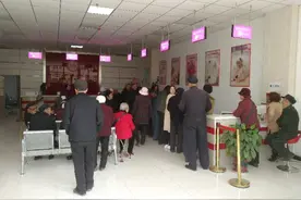 白水县将高龄补贴年审和办理老年意外伤害险送到了老人家门口图片