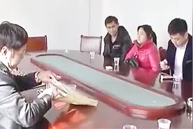 健康女婴出生竟残疾，母亲称是接生不当所致，盛怒下向医院要说法视频封面