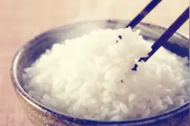 4个煮米饭的小秘诀，很多人都煮错了，这样煮没菜也能吃几大碗视频封面