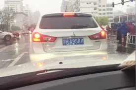 开车时，如何判断电瓶是否有电？老司机教了几个技巧，很实用视频封面