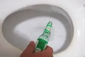 花露水倒进马桶中，没想到还能解决这个问题，看完都要试试视频封面