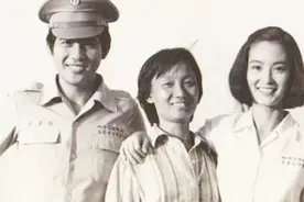 台湾最具号召力的女导演去世！生前45年“三人行”人生如戏视频封面
