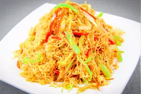 饭店的小炒粉为啥好吃，方法和步骤都告诉你，学会了做给家人吃视频封面