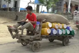 全木头做的运输车，都说劳动人民最聪明，这辆“货车”就足以证明视频封面