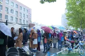 凌晨排队！南京民办校报名现场火爆！家长拼命冲民办到底为啥？图片