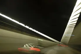 电瓶车擅闯翔殷路隧道酿事故图片