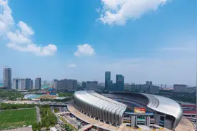 俯拍济南奥体CBD片区，济南发展的新引擎视频封面