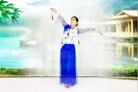 简单好看古典扇子舞《三月烟雨》视频封面