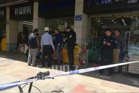 福州男童 便利店前玩摇摇车 触电夭折 还不到1周岁图片