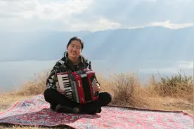 18岁上海少女隐居深山，10年不上学，还能月入2万视频封面