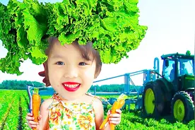 坏姐姐给妹妹施展魔法将其变小，还给妹妹浇水十分有趣视频封面