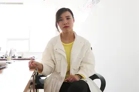 学生谈恋爱被老师抓住，学生竟然振振有词，笑抽了视频封面