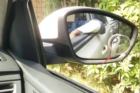 汽车上这种小圆镜真的有必要装吗？没装的举个手！视频封面