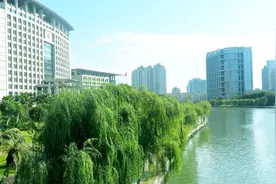中国有钱人最多的两个地区，看完才知道自己为什么富不起来了视频封面