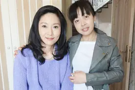 同样是50岁，一个老去依旧自然美，一个玻尿酸打太多脸太僵！视频封面