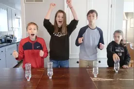 水瓶翻转这个梗让这群孩子玩坏了！这次我说不如小孩可不丢人视频封面