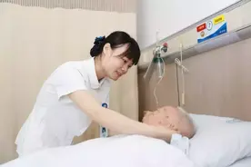十年前从汶川地震中救出的受伤少年 今成护士用爱心回报浙江人图片