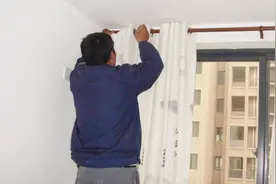 我清洗窗帘从来不用拆下来！只需10分钟，窗帘跟新的一样干净视频封面