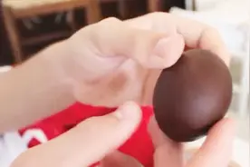 鸡蛋在可口可乐中浸泡1年，结局会是什么？隔着屏幕都能感受！视频封面