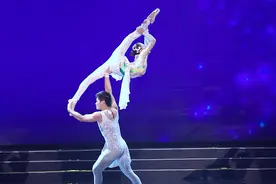 龙云侠、李梦楠的《肩上芭蕾》，技术难度、表演力、感染力极高视频封面