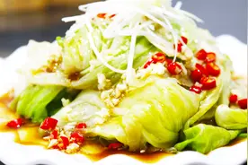 厨师长教你白灼生菜怎样做最好吃，简单美味，两分钟学会调白灼汁视频封面