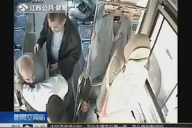 好人好事：镇江八旬老人腿脚不便 热心司机背下车视频封面