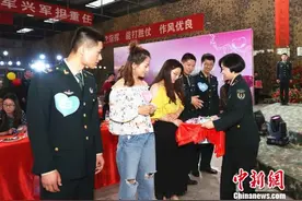 军营觅姻缘：火箭军某部举办相亲联谊会图片