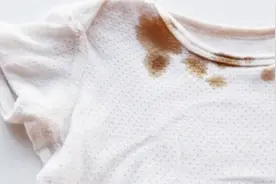 衣服上最难清理的酱油污渍 妈妈只用了一勺白糖，几秒就去掉了！视频封面