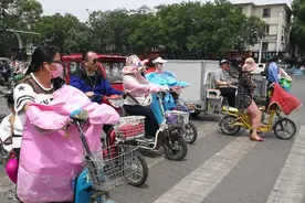电动车装挡风被 如此防晒隐患多图片