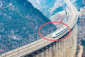 河北和内蒙古自治区携手修建高铁，预计今年通车，你家乡受益吗？视频封面