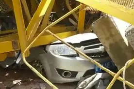 建筑工地塔吊突然倒塌致4人死亡 多辆小车被压成“铁饼”视频封面