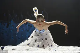 “一丝不挂”还不害臊，内娱为艺术献身的“流氓真相”，藏不住了图片