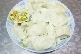 大妈教你用青椒做馅包饺子，味道鲜美，爽口又好吃视频封面