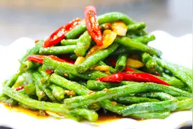 厨师长教你豆角最简单的做法，家常味道，非常下饭，吃起来真不错视频封面