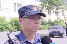 45天包拿驾照？黑驾校边忽悠学员还边提醒大家选择正规驾校视频封面