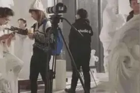 刘涛虐待助理照片曝光，骗了我们这么多年，网友喊话滚出娱乐圈视频封面