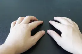 经常做家务，双手变得粗糙难看，用这招能快速让双手变白皙水嫩！视频封面