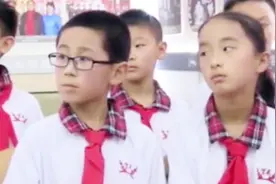 我心目中的英雄！“崇尚英雄 精忠报国”主题班会 走进小学视频封面
