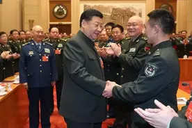 扛着士官军衔不是来“打工”，而是来打仗图片