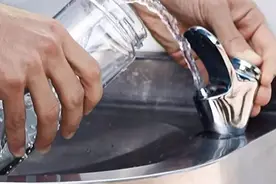 自来水水碱太多怎么办？家政大姐教你一招，比安装净水器都好视频封面