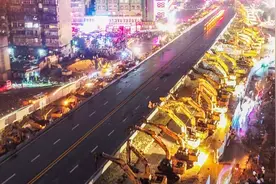 中国为拆一座桥，出动200台挖掘机一夜搞定，老外直呼效率太高视频封面