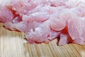 家常菜炒肉丝，腌肉时加上它最关键一步，决定肉丝的嫩滑！视频封面