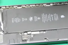 实拍iPhone8Plus更换电池，小心这两个地方，稍不留神就前功尽弃视频封面