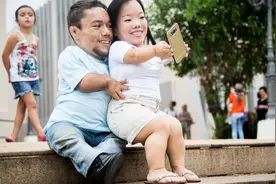 世界上最矮夫妻！身高加起来才一米七多，但依旧恩爱有加视频封面