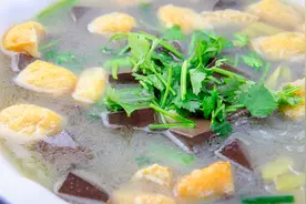 厨师长教你做鸭血粉丝汤，几块钱的食材，能做出清淡鲜美的粉丝汤视频封面