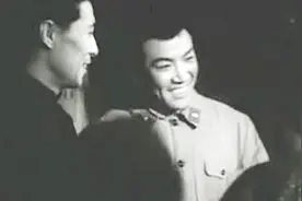 爆竹响起，家家户户贴对联，热热闹闹的过新年！视频封面