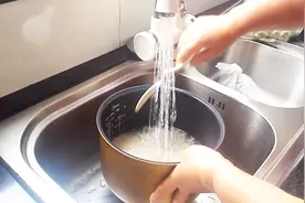 煮饭一定要加点它，煮好的米饭比原来好吃10倍，每顿能多吃2碗饭视频封面