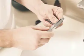 原来剃须刀的刀片是可以这样替换的视频封面