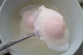 水煮荷包蛋我只服这2种方法，0失误不散花，又圆又嫩，一学就会视频封面